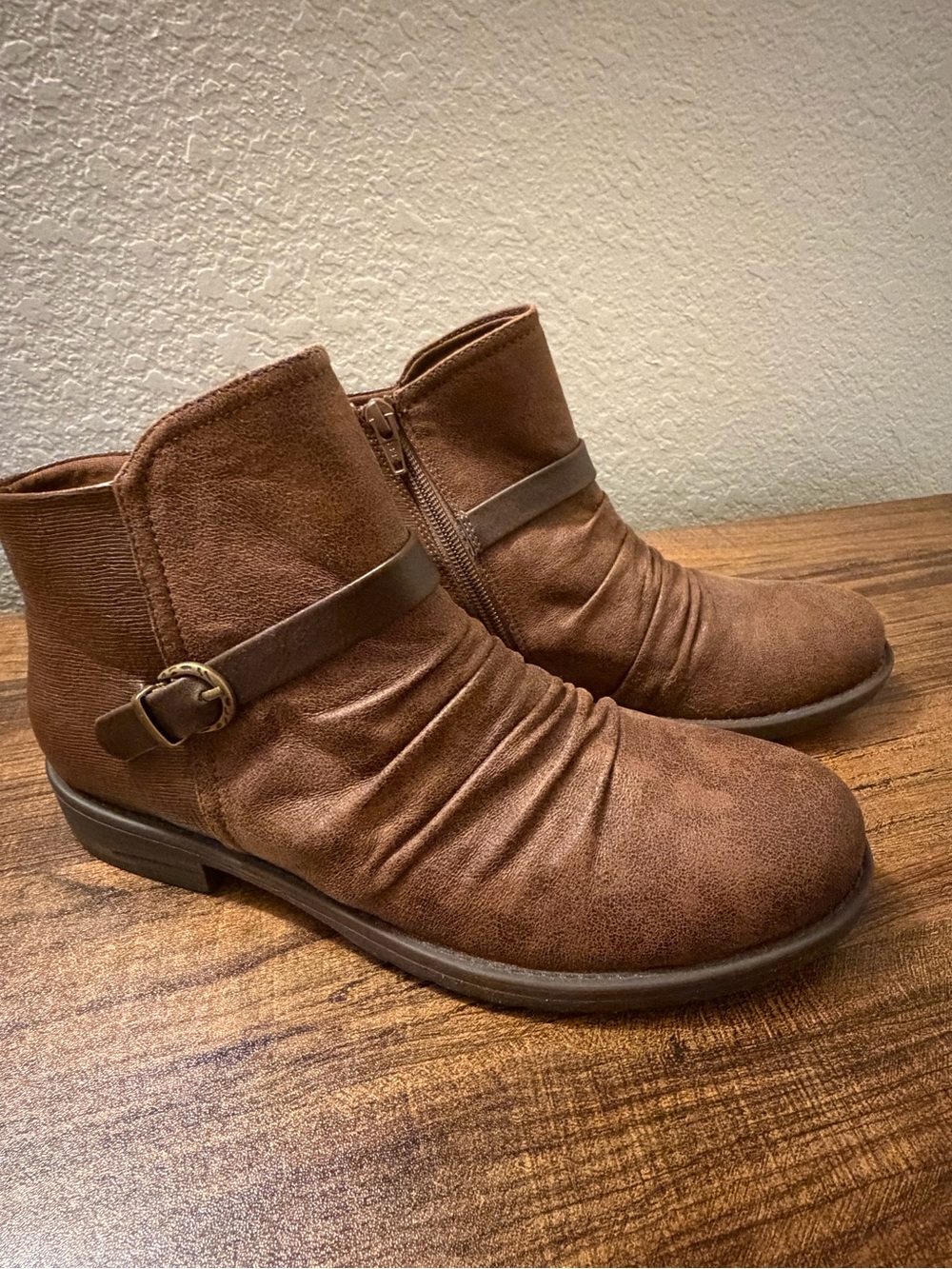 BareTraps Women's Cecelia Brown Ankle Booties with Buckle Detail - 9M EUC